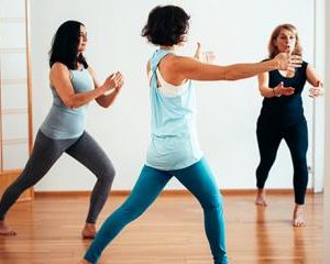 3 Frauen bei einer Continuum Übung