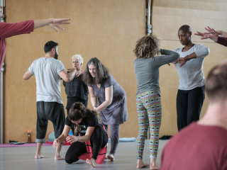 Vielseitigkeit, die innere Praxis zum äußeren Ausdruck bringt